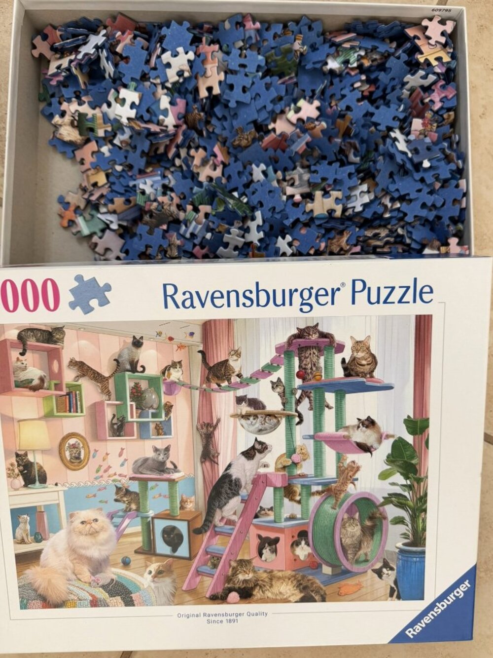 Ravensburger 2000 Piece Cat Tree Heaven Jigsaw Puzzle